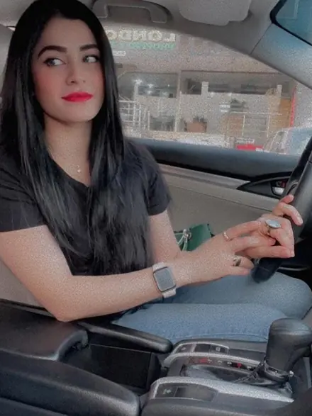 ז׳אנה — חשפנית בגוש דן